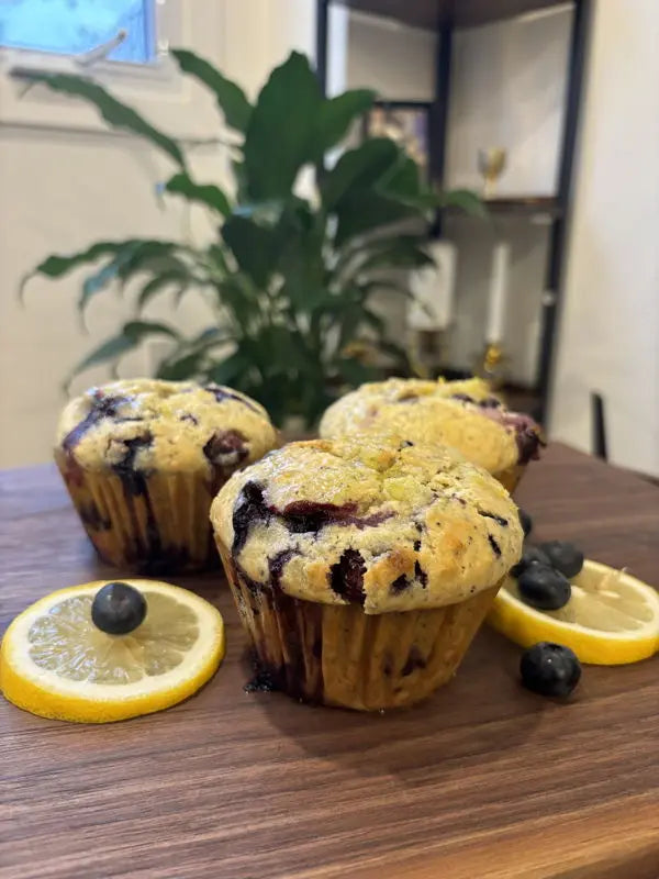 decorated_with_lemons_blueberry_lemon_poppy_seed_muffins_on_powdered_surface_1