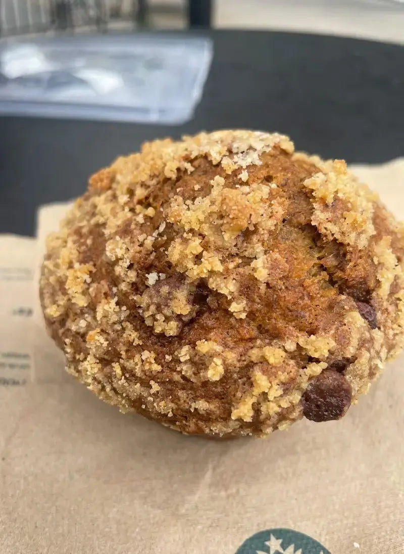 one_cinnamon_raisin_muffin_on_the_table